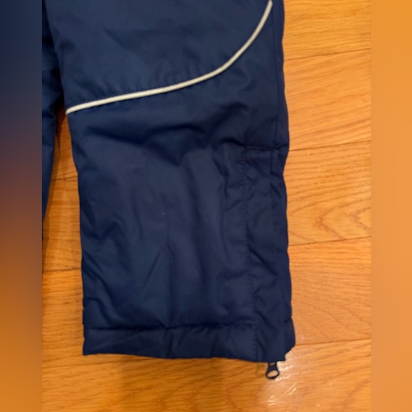 Eddie Bauer Snowsuit 4T Only worn twice. - Picture 6 of 10